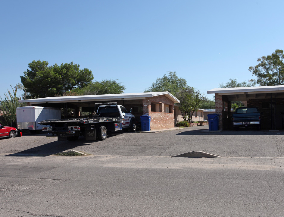 2112-2122 N Belvedere Ave in Tucson, AZ - Foto de edificio