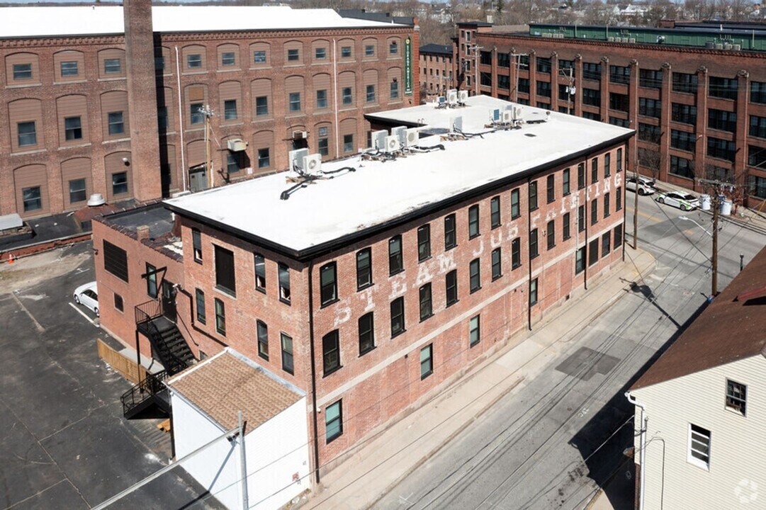 548 Roosevelt Ave in Central Falls, RI - Building Photo