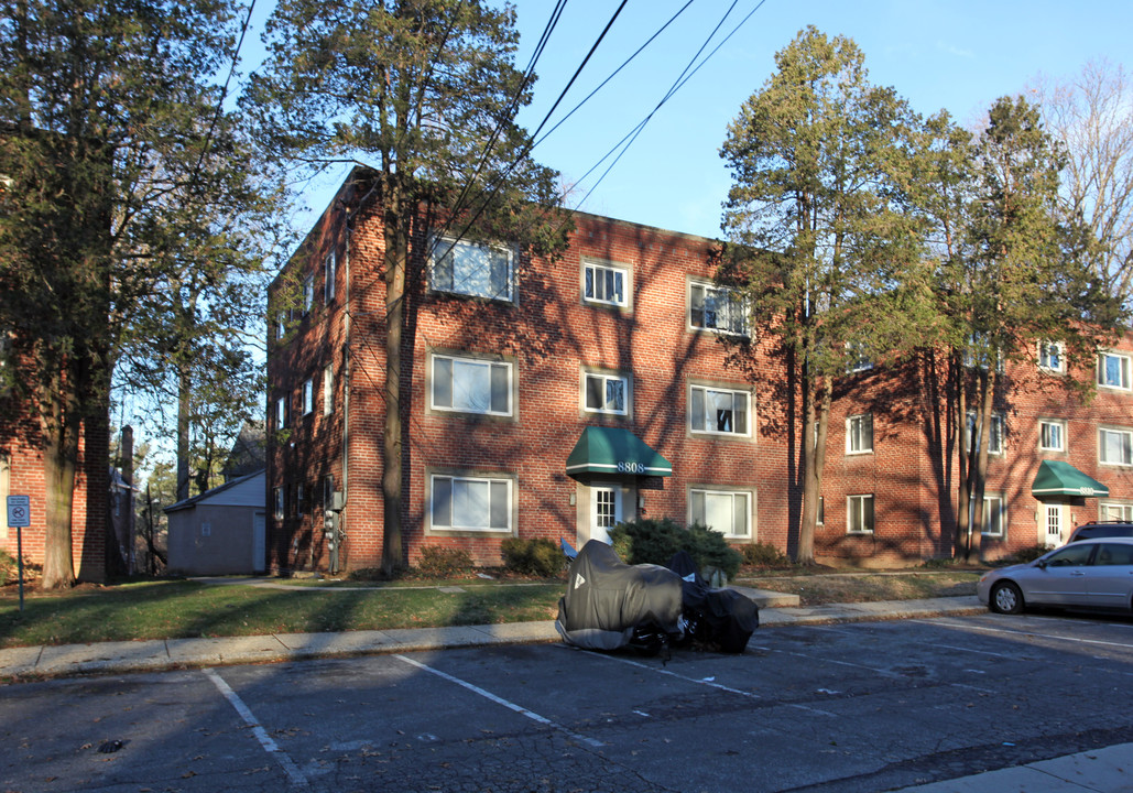 8808 Bradford Rd in Silver Spring, MD - Building Photo