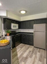 9467 Wimbledon Ct in Indianapolis, IN - Building Photo - Building Photo