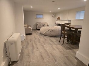4733 Sand Point Way NE, Unit Lower Unit of Duplex with Private Entry in Seattle, WA - Building Photo - Building Photo