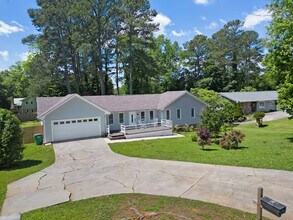 Room in House on Greg Dr SW in Lilburn, GA - Building Photo - Building Photo