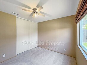 1429 Esperanza Way in Escondido, CA - Building Photo - Building Photo
