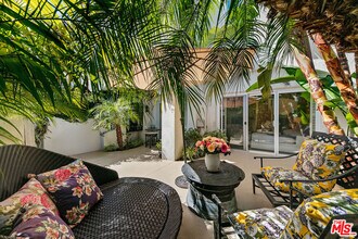 6435 Zumirez Dr in Malibu, CA - Foto de edificio - Building Photo