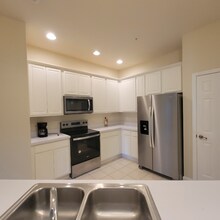 3351 Whitestone Cir in Kissimmee, FL - Building Photo - Building Photo