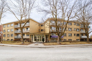 4000 Kindersley Av Apartments