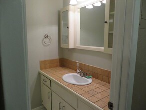 7106 Bill Hughes Rd in Austin, TX - Building Photo - Building Photo