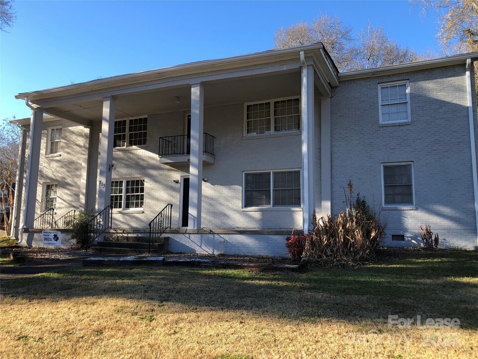 713 E Warren St in Shelby, NC - Foto de edificio