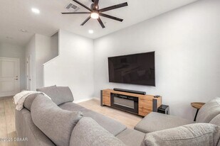 143 W Fulton St in Sanford, FL - Building Photo