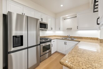 8541 Alcott St in Los Angeles, CA - Building Photo - Building Photo