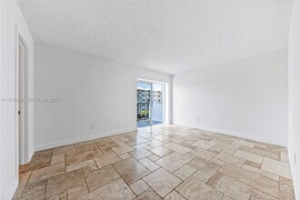 3642 NE 171 St in North Miami Beach, FL - Building Photo - Building Photo
