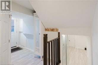 2127 Parkway Dr in Burlington, ON - Building Photo - Building Photo