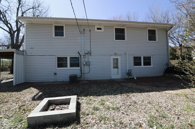 848 Church Ave in Manhattan, KS - Foto de edificio - Building Photo