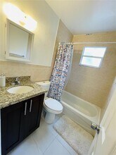 2720 NW 29th St in Miami, FL - Foto de edificio - Building Photo