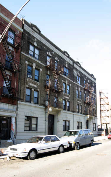 592-596 E 22nd St in Brooklyn, NY - Foto de edificio - Building Photo