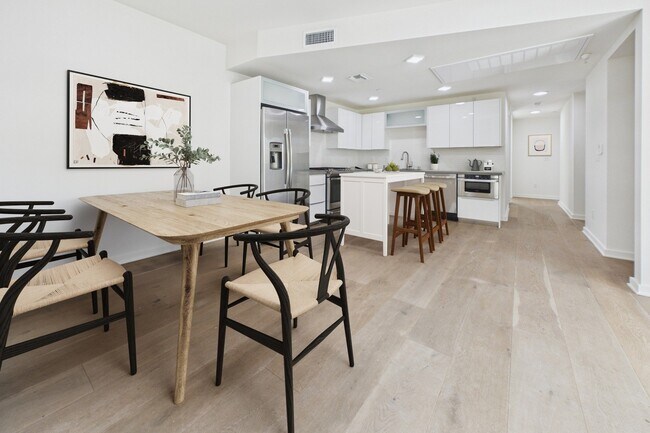 Windsor Square Villas in Los Angeles, CA - Building Photo - Building Photo