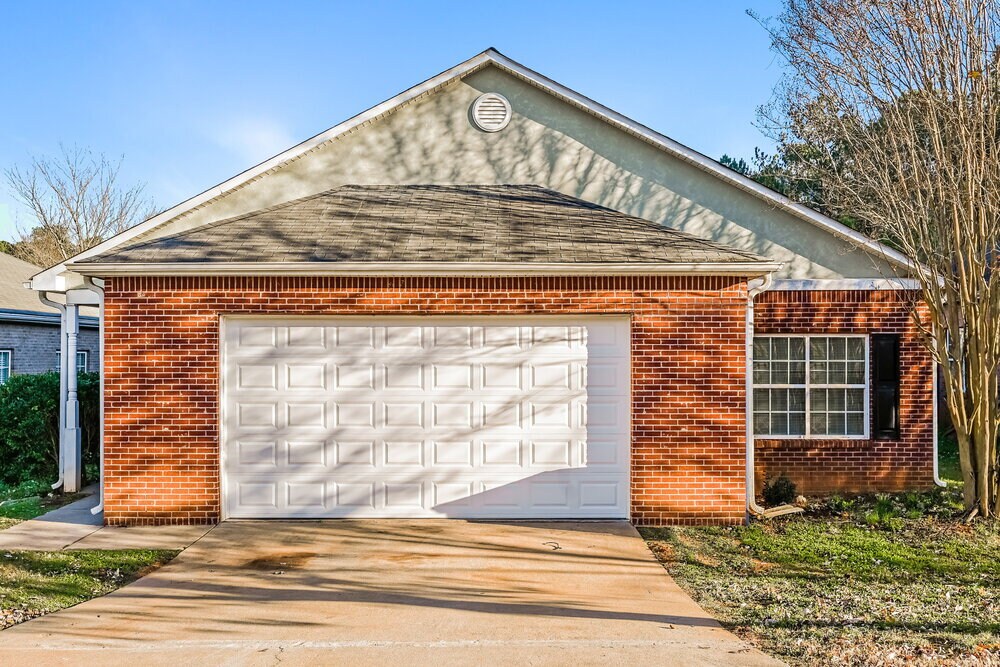 424 Bell Flower Trail in Locust Grove, GA - Building Photo