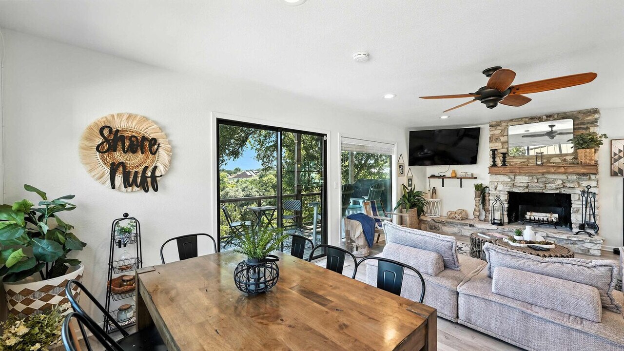 1240 Canyon Springs Dr in Canyon Lake, TX - Building Photo