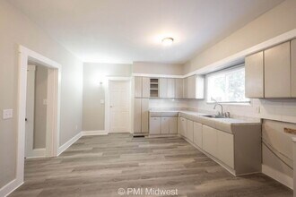 2919 E New York St in Indianapolis, IN - Foto de edificio - Building Photo