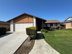 703 Bismark Ave in Ventura, CA - Building Photo