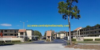 3077 Casa Del Sol Cir in Clearwater, FL - Building Photo