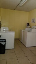 2838 Madison St, Unit 28 in Hollywood, FL - Building Photo - Building Photo