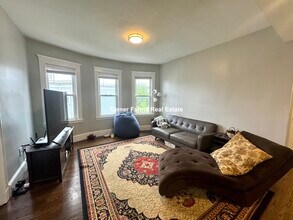 147 Boston St, Unit 2 in Boston, MA - Building Photo - Building Photo