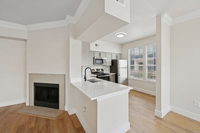 Barnett in Houston, TX - Building Photo - Building Photo