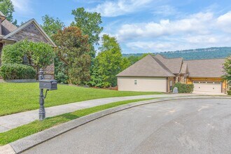 1088 Lynnstone Dr in Chattanooga, TN - Building Photo - Building Photo