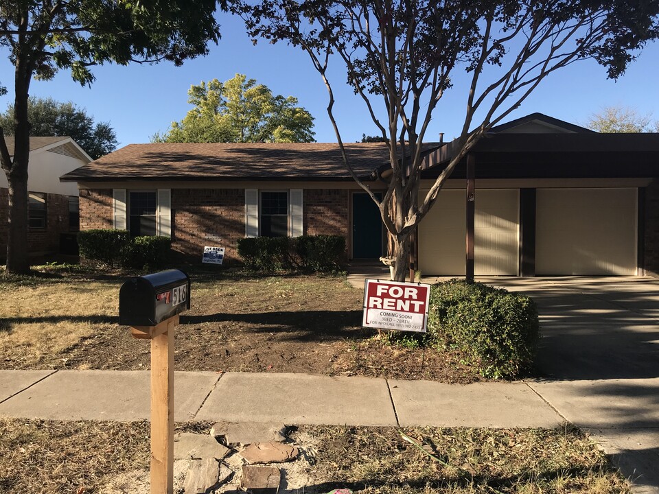 516 Mustang Drive in Saginaw, TX - Building Photo