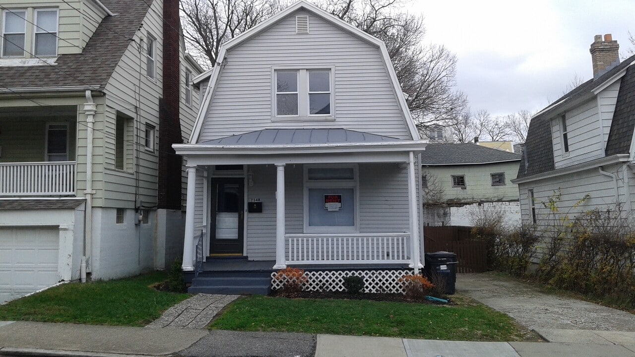 2348 Chickasaw St in Cincinnati, OH - Foto de edificio