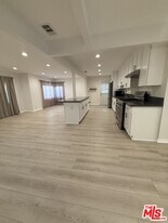 10745 Saticoy St in Los Angeles, CA - Building Photo