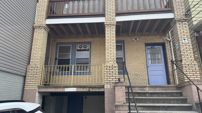 40 W 17th St in Bayonne, NJ - Building Photo - Building Photo