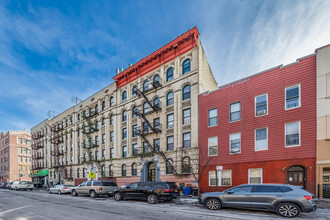 206 Scholes St in Brooklyn, NY - Building Photo - Building Photo