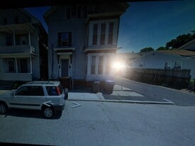 31 Heath St, Unit 2nd and 3rd floor 6 bed in Providence, RI - Building Photo