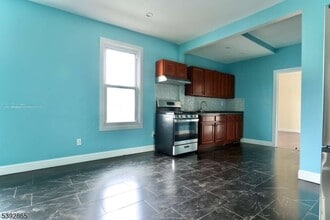255 Magnolia Ave in Elizabeth, NJ - Building Photo - Building Photo