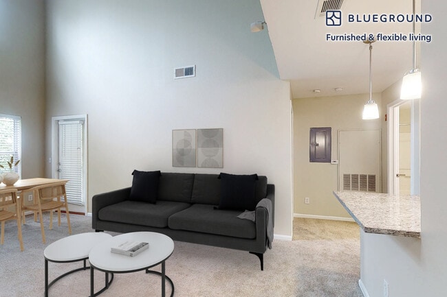 100 Court N Dr in Melville, NY - Building Photo - Building Photo