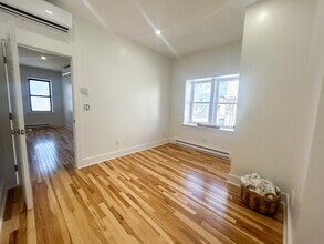 209 Bank St in New London, CT - Building Photo - Building Photo