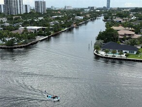 3161 S Ocean Dr, Unit OVER SIZED INTERCOASTAL V in Hallandale Beach, FL - Building Photo - Building Photo