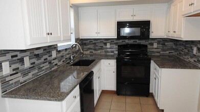 620 N Hocker Ave in Independence, MO - Building Photo - Building Photo