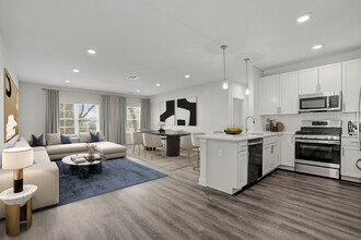 Millbrook Horizon in Edison, NJ - Building Photo - Interior Photo