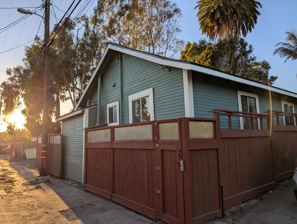 630 Broadway St in Los Angeles, CA - Building Photo