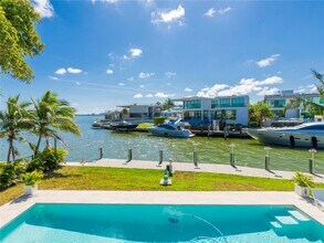 1080 NE Little River Dr in Miami, FL - Building Photo - Building Photo