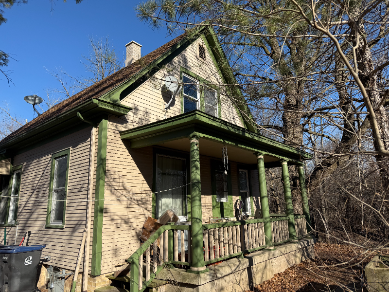 36 Monroe St in Sheboygan Falls, WI - Building Photo