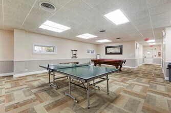 450 Plum Creek Dr in Wheeling, IL - Building Photo - Building Photo