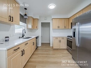 25561 S River Rd in Harrison Township, MI - Building Photo - Building Photo