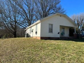610 S Chapel St in Landis, NC - Foto de edificio - Building Photo