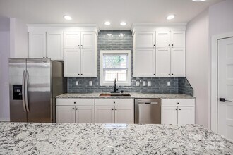 7039 Executive Cir in Denver, NC - Building Photo - Building Photo