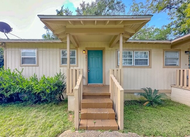 property at 541 Okaloosa St