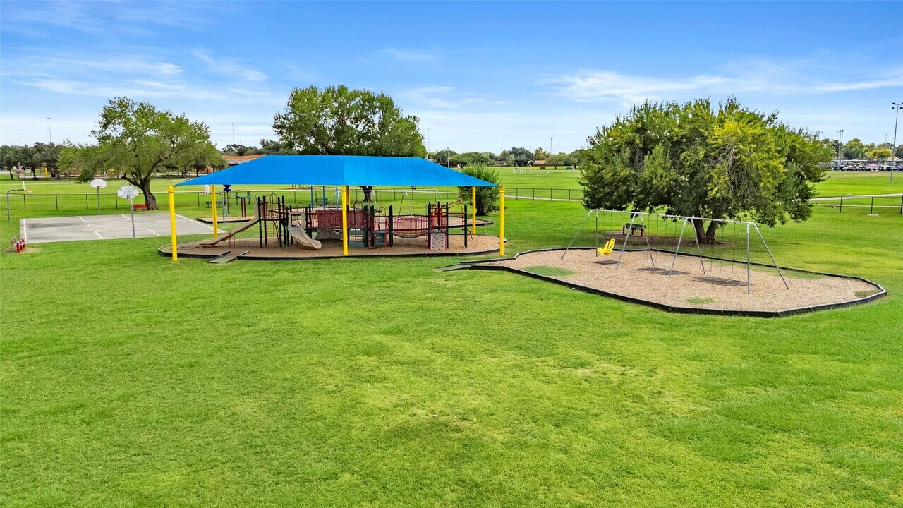3214 Flamborough Dr in Pasadena, TX - Building Photo